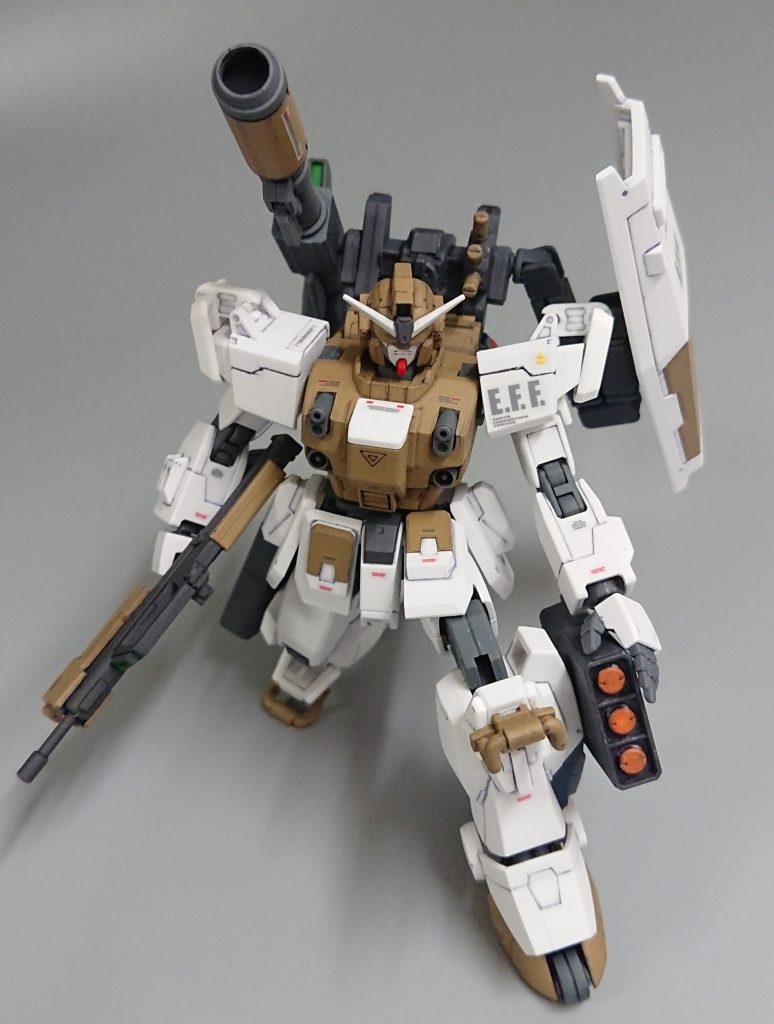 あ、でも本当は 上野にあるヤマシロヤさんのガンプラコーナーに飾られてあるジェスタかジェガンだったかのライフルがものすごくカッコよくて、それが一番の作るイメージのきっかけになったかと思います。