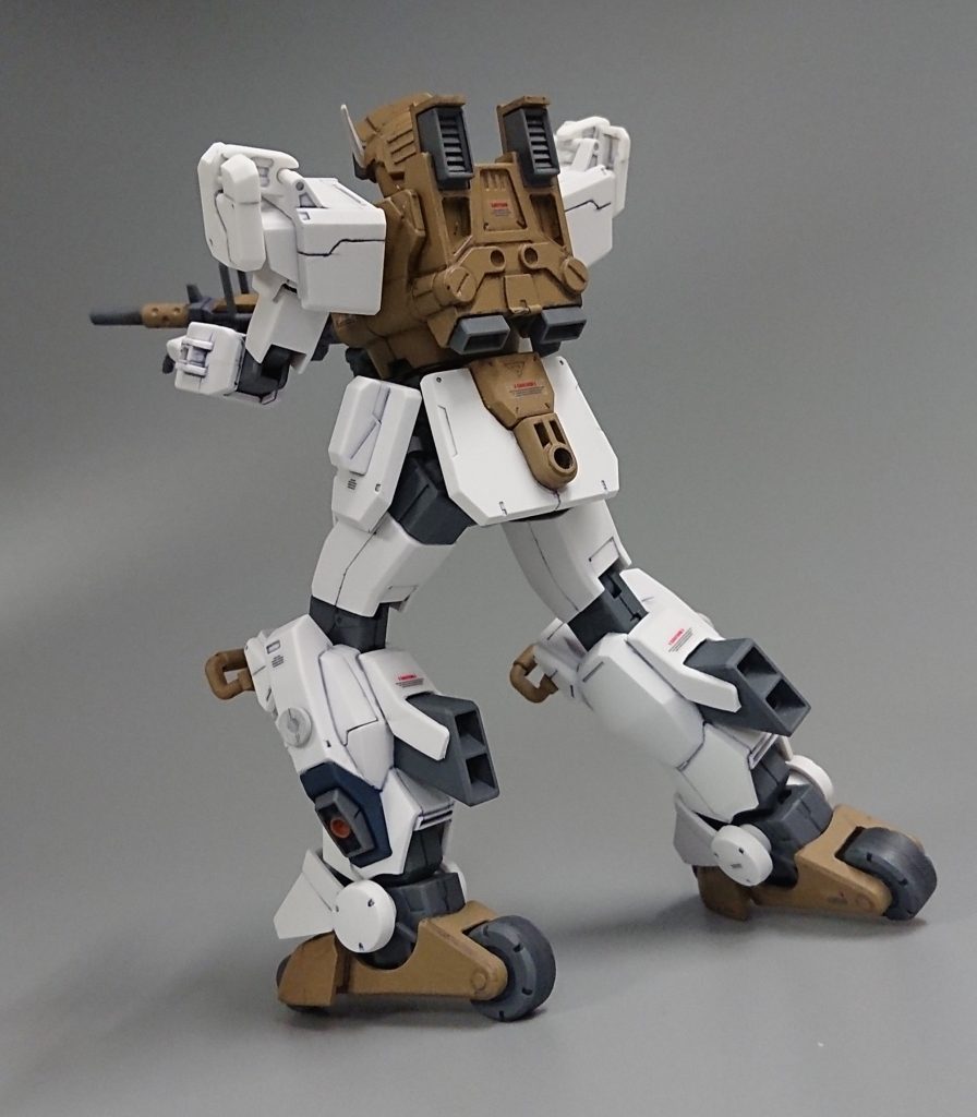 そして特徴的なグリモアレッドベレーの脚部のインラインダッシュ、ボトムズのローラーダッシュ的な♪