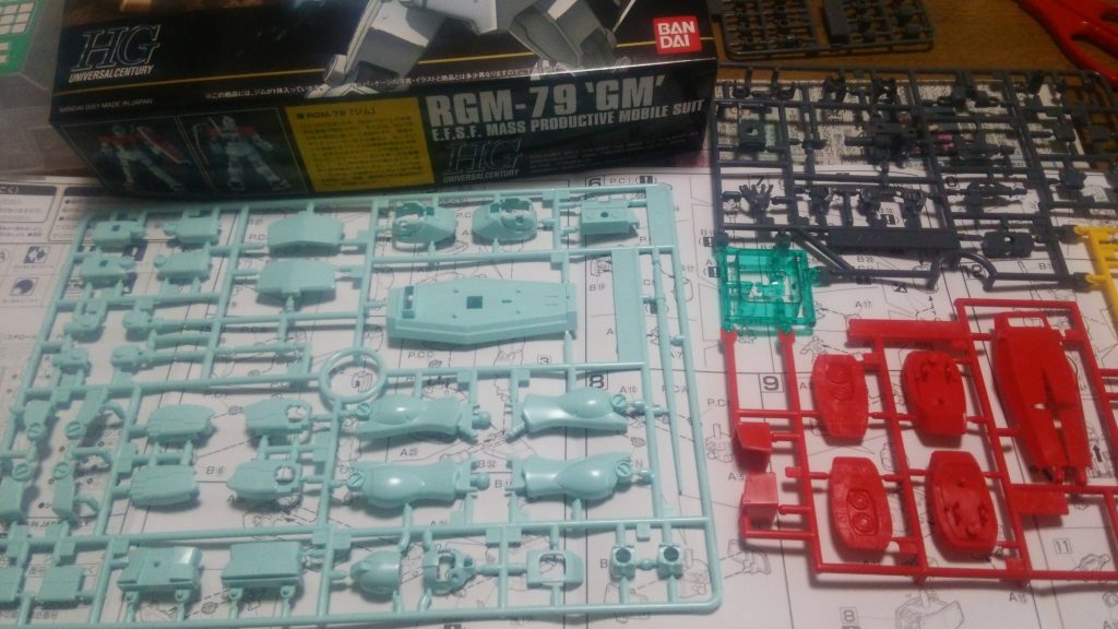 組み立てる前に並べたところ
色分けされてるから塗らなくても、組み立てるだけでOK
下手に塗ったらキットの良さをぶち壊してしまうと感じた