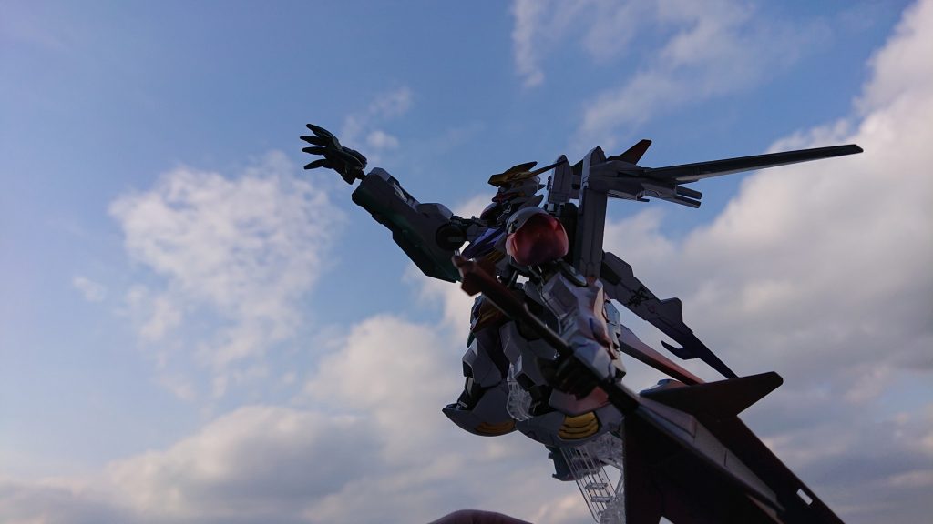 バックパックは
ルナゲイザーから流用してますので一応飛べます
描いた夜明けを臨め！