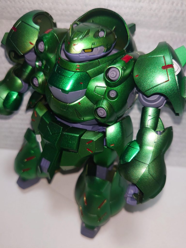 画像ではみにくいですが、胸と腕の部分の色が濃い所は下地をゴールドからシルバーに変更しています。