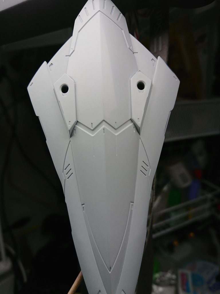 サフの時点で磨いてから黒を塗装しました
向かって右だけ磨いて光を反射しています☆彡