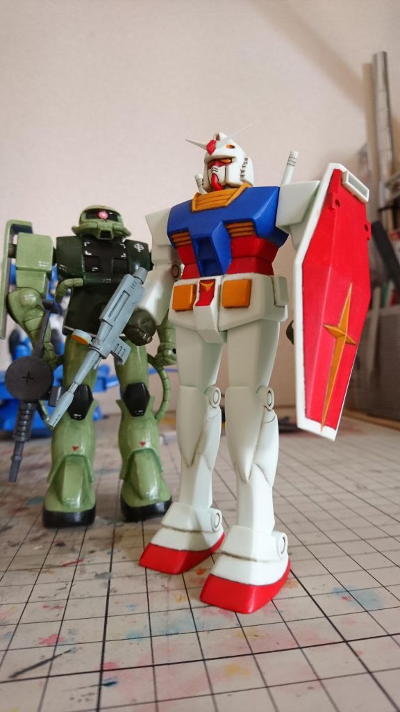 数年前に作ったザクと。