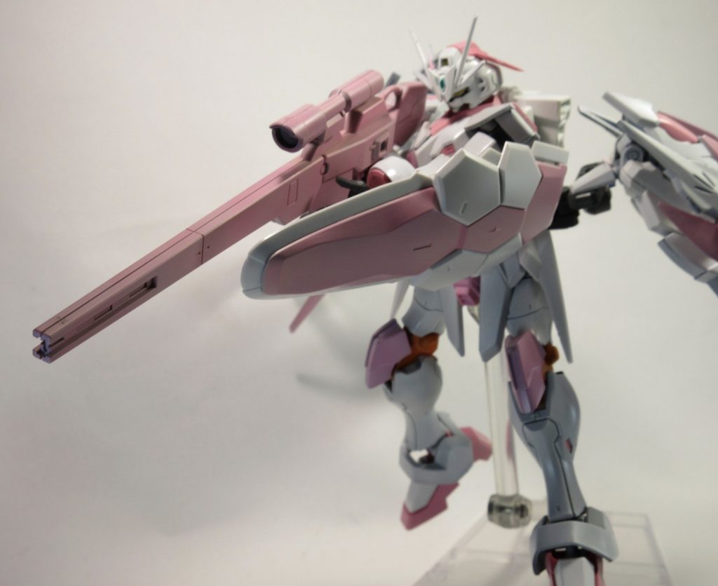 対艦用ライフル
アルケインのライフルにスコープを追加装備するし更に狙撃能力を高めた主力兵装。
非常に強力な威力と射程を誇るが、その大きさ故に近接戦での取り回しは良くない
また、大型ビームソードになる機能はオミットされている。