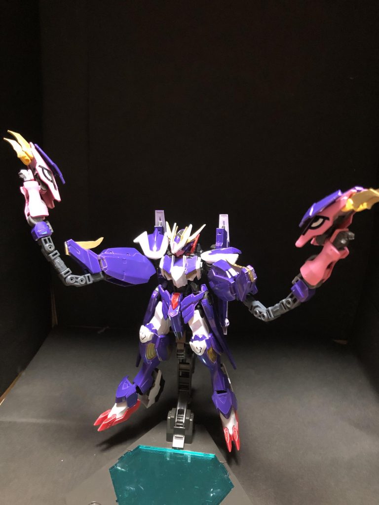 延長アームを取り付けてストライククロー形態。
見て分かる通りヴァサーゴをイメージしました。
先端が重いのですぐ落ちるのが難点。