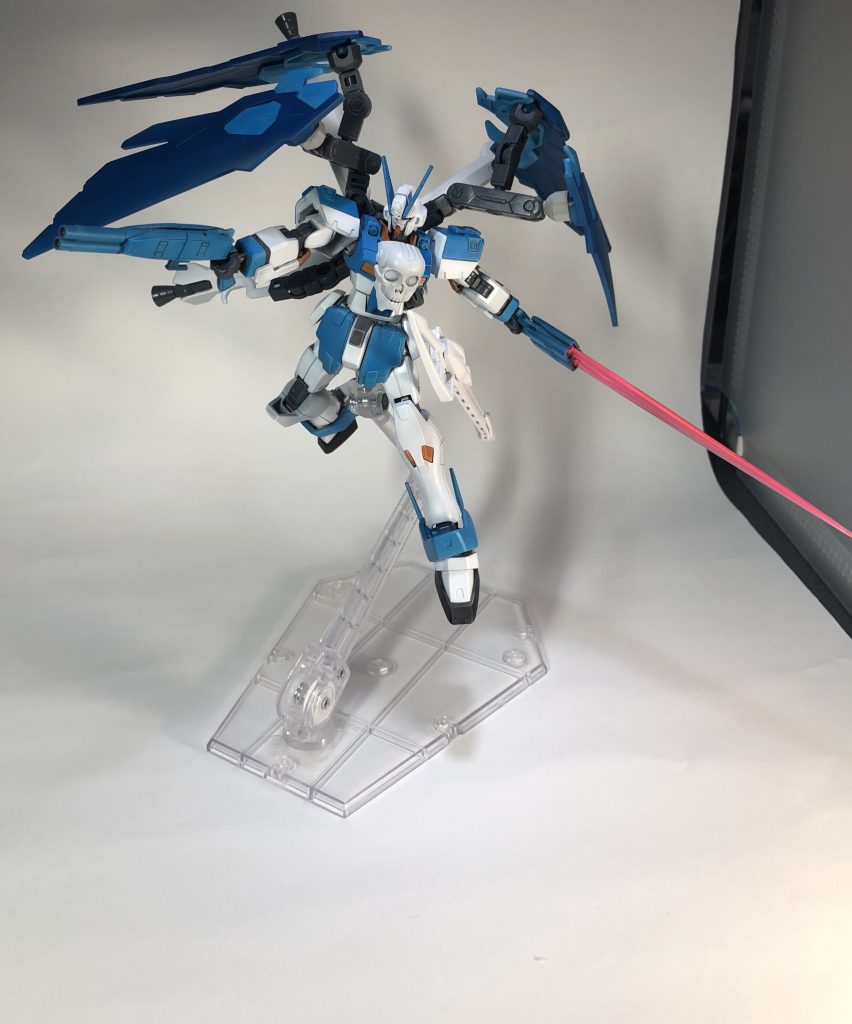 武装紹介
ビームバタフライバスター
X0が装備していたもの、これ一つで中〜近距離戦に対応できる為曜のお気に入りであり、集団戦からタイマンまで幅広く対応出来る。
主に曜は弾幕を張りながら接近し、切り刻む戦法を得意とする。