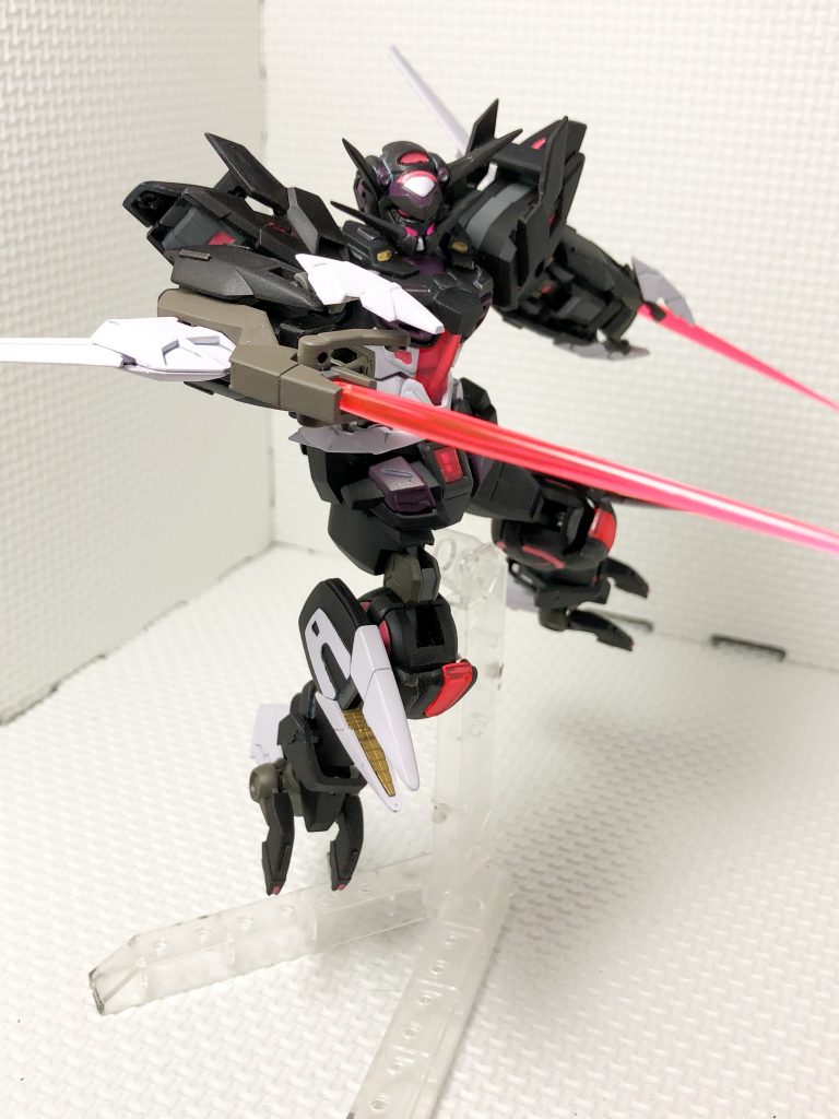 グローアップアームを構えた図です。
Gセルフのバックパックを腕まわりに持ってくるのは、面白いですね。