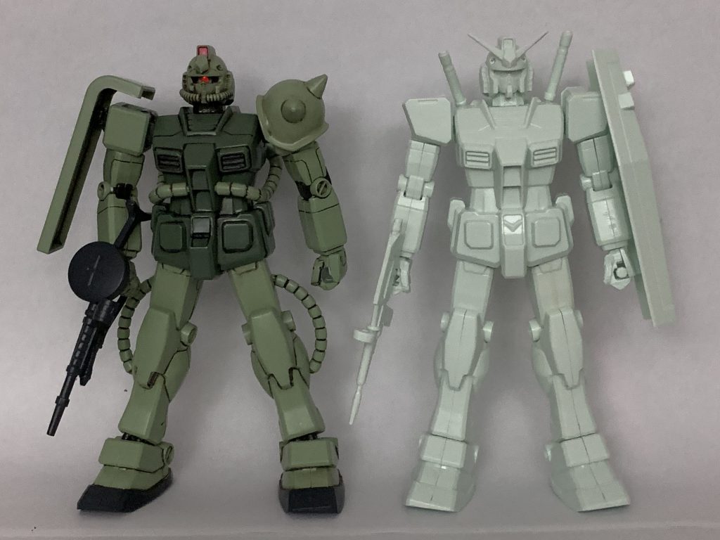 素組のFGガンダムと並べて
並べると大して変わってないのがよくわかりますね