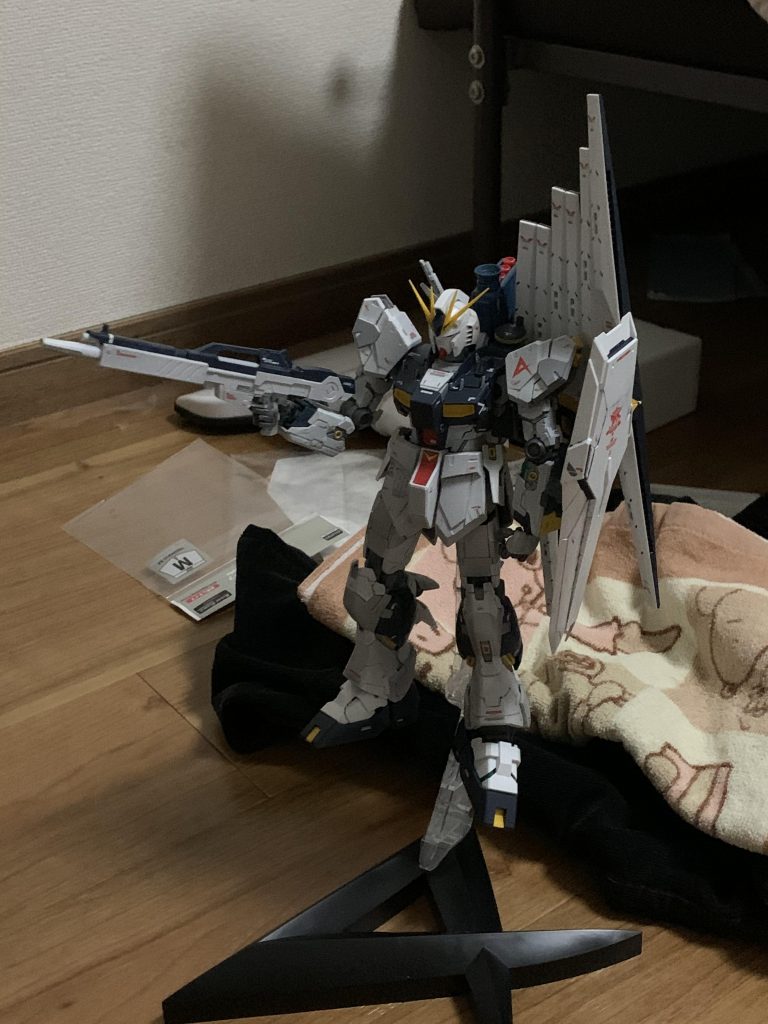 流石人気NO.1のモビルスーツですね。
アシンメトリーなフィン・ファンネルに惹かれます。