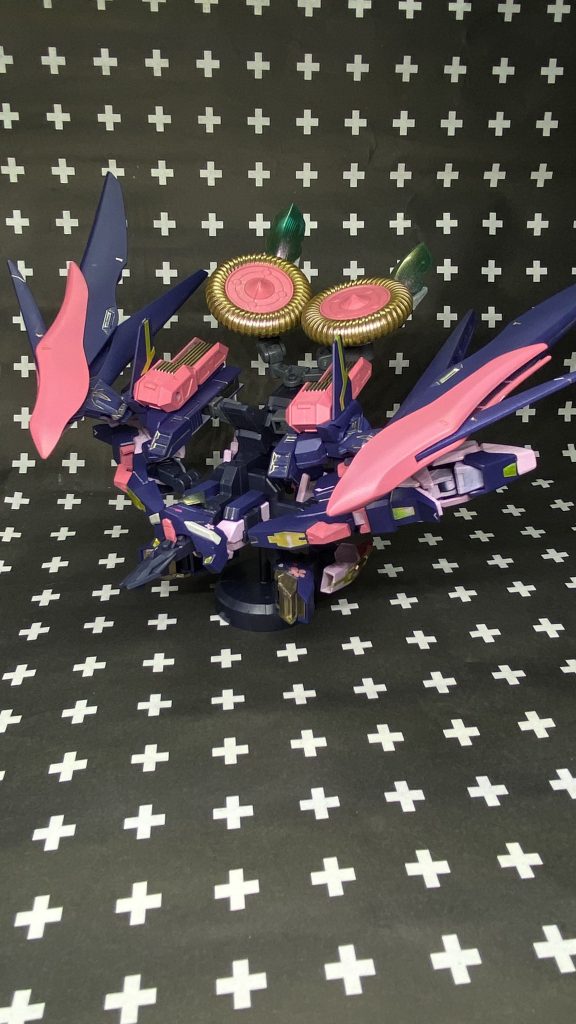 続いてオリジナルユニット[鳳桜]。
メクルワンユニットをベースにHGBFルナゲイザーを主に拝借し、HGCEデスティニーなどで製作しました。