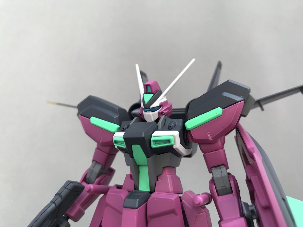 バストアップ
上半身の複雑な色分けはパーツ分割で完璧に再現されてます!