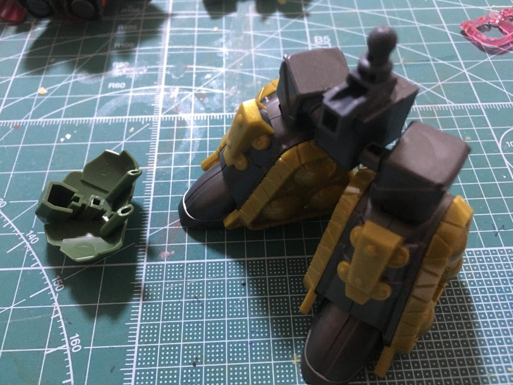 各接合部は、SDCSと三国伝の規格の違いを解消し動きが付けられるよう改造しました。