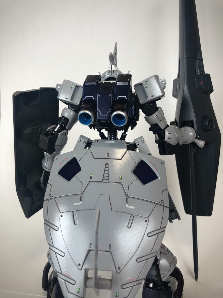 腰のアーマーも独特で楽しいですね。