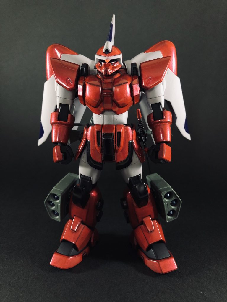 キットに入っている武装を全て装備した状態での正面。
マッシブなボディと背部、脚部のミサイルポットのボリュームが相まって、とてもカッコいいです。以下、武装を構えたポージングなどを追加させていただきます。