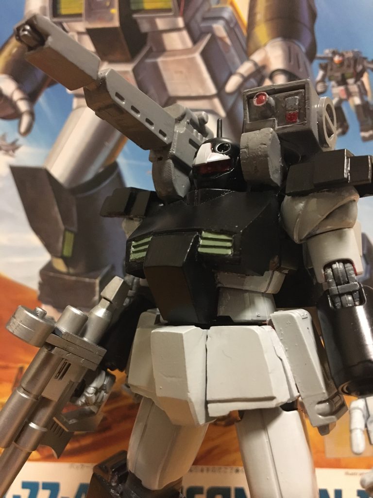 ウェザリング及びトップコート前のもの。後ろのはガンキャIIの箱。筆で塗装しました。