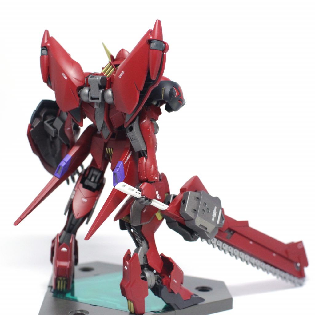 ## 前後写真
原作はリア友作なので真偽の程は分かりませんがおそらくMOE版レギルスをイメージしたカラーリングだと思われます。
独自解釈として背面にヴェイガン的なスラスターを少し追加しました。（尻、膝裏、かかと部分）