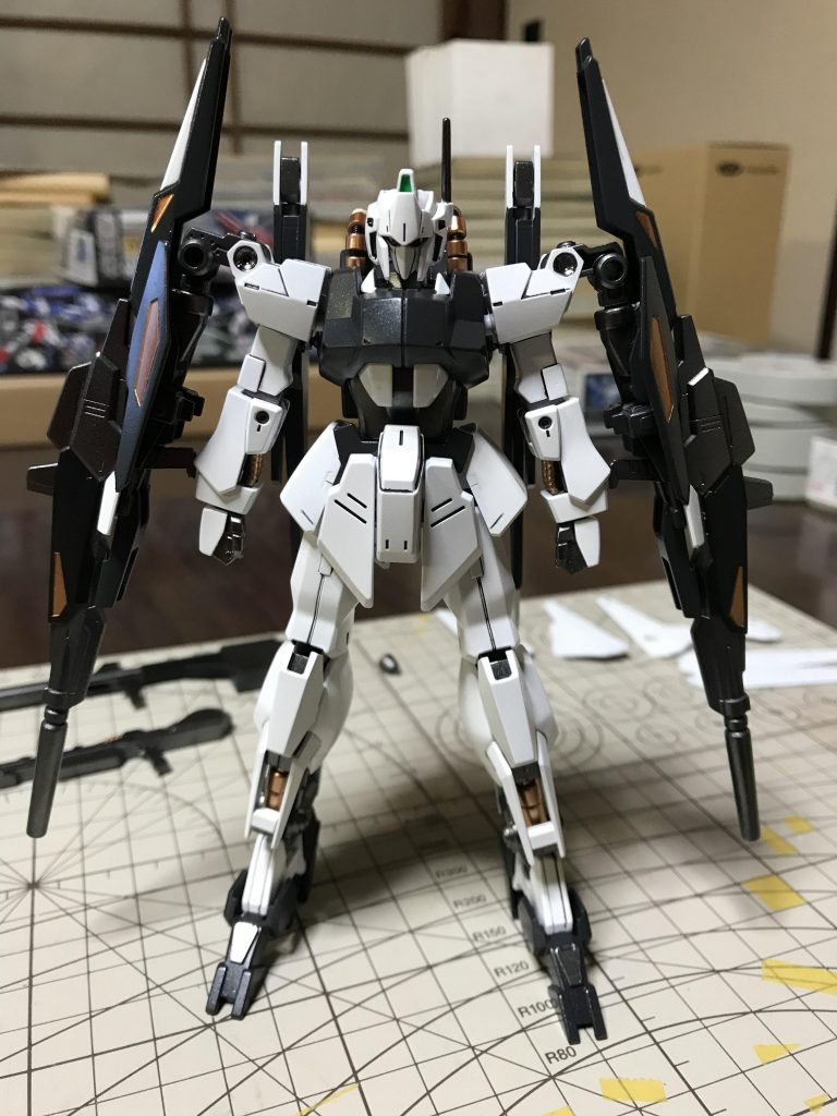 正面
アムロが乗るんだからギュンギュン飛び回れる様な←死語
高起動な機体を思い浮かべて使ってましたが、全くセンスが無いモノになって、
結構凹んでたりします。
センス欲しいなぁ。
_(:3 」∠)_  ぺにゃん