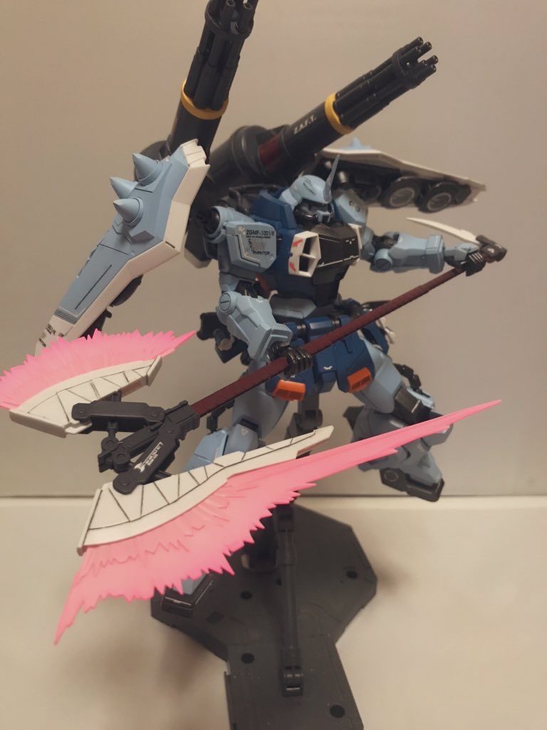 クリアパーツは白吹いたあとに蛍光ピンクでグラデーション