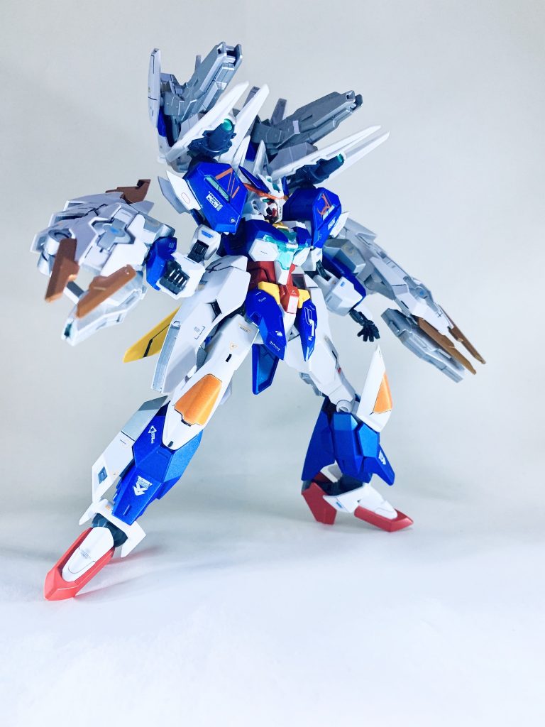 背中のバーニアはキャノンにも。