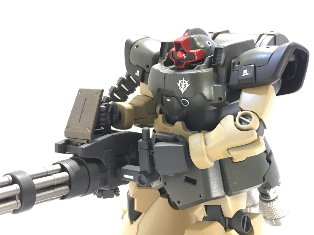 ジャイアントガトリングの左取手は加工しました。肩付け根に汎用モールド追加してます。