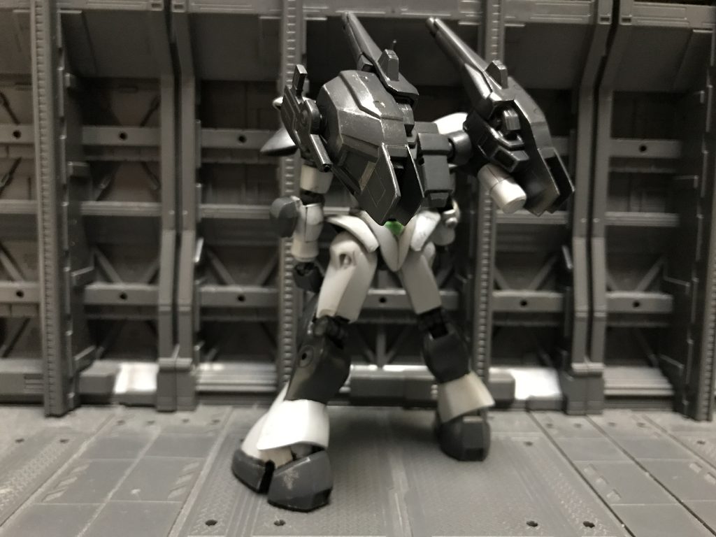 数年前に別サイトに投稿した物で、途中まで頑張って劇中の素敵なリグ・シャッコーを目指して改造していたのです…顔の改造に取り掛かるまでは…

顔の改造で心折れたから何もかもをかなぐり捨ててオリジナルデザインに逃げました。私はリグ・シャッコーから逃げ出したのです…