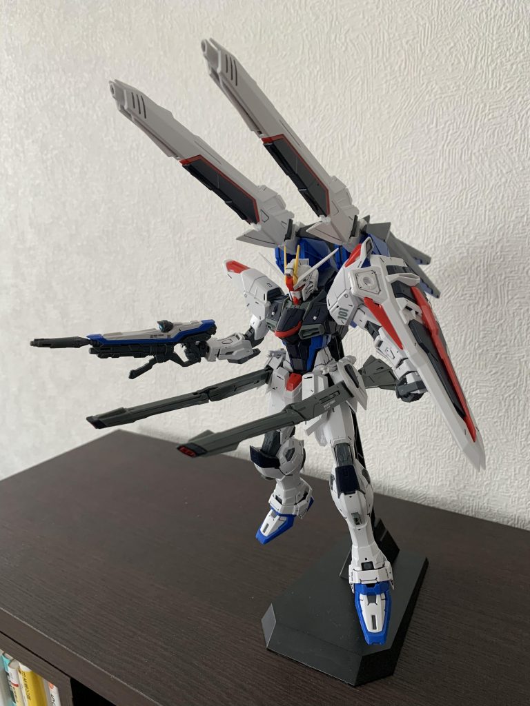 フリーダムならやはりこのポージングははずせませんね。