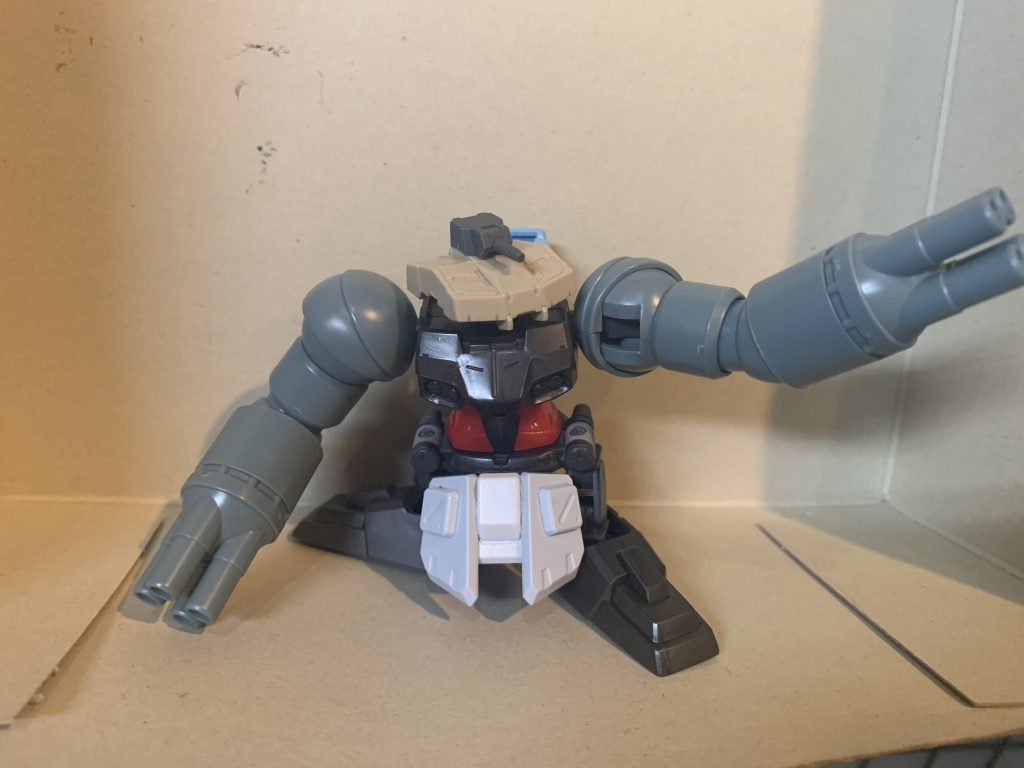 色々と小さいながらも可動はしますのよ♪
頭部にも操縦席がある予定で、そちらは背中のサブアームを動かす為だけだったりします。
フロントアーマーも可動したりして( ^ω^ )