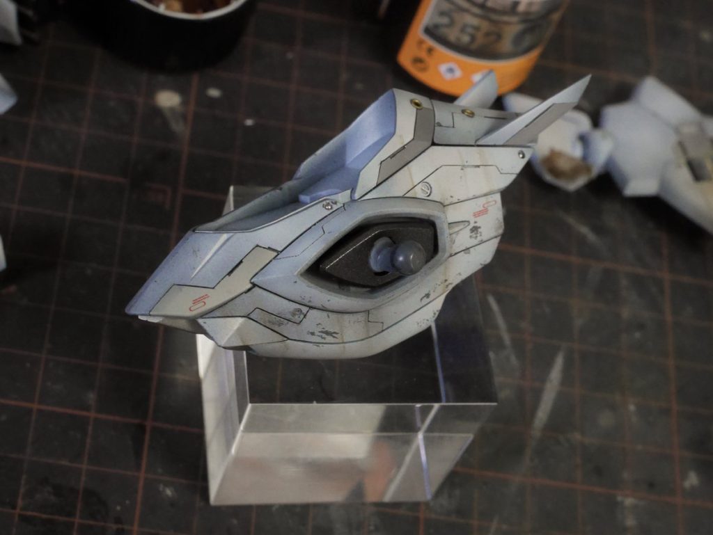 汚しは使用シーンと粗密を考えて、ピンポイントで塗装していきます。