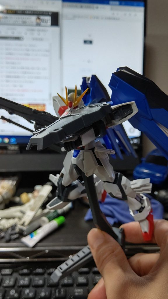 シールドバッシュ。これはキャンペーンの無料特典でもらえたビルダーパーツ。懐かしいですね。因みに、裏面の接続ピンは切ってます。