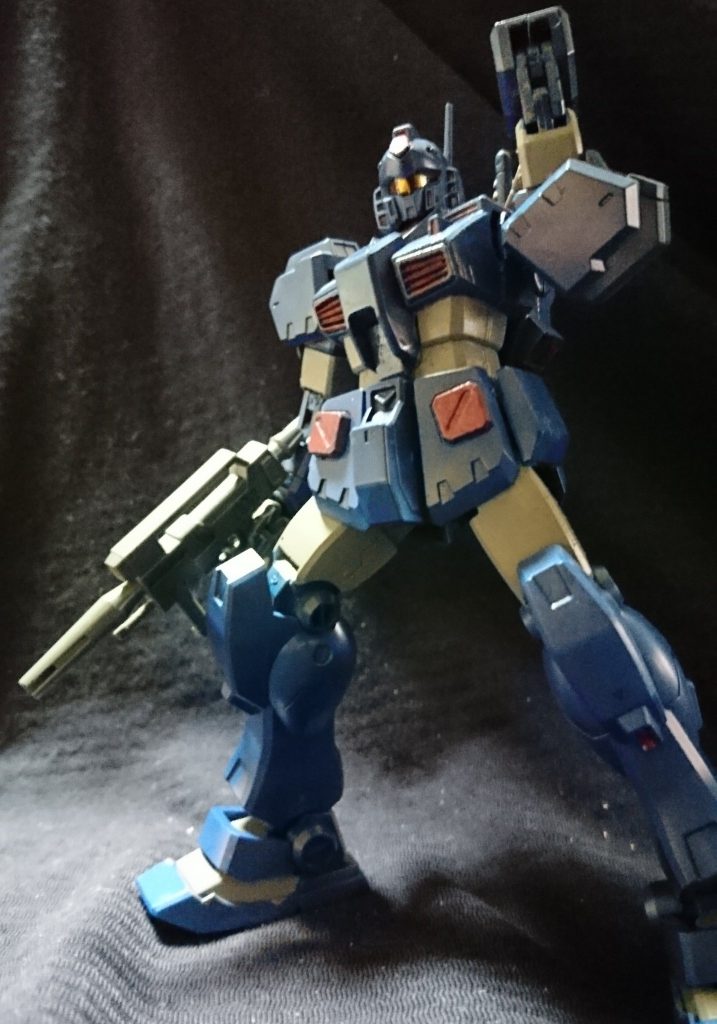 色はいつもの青+グレーに赤少し