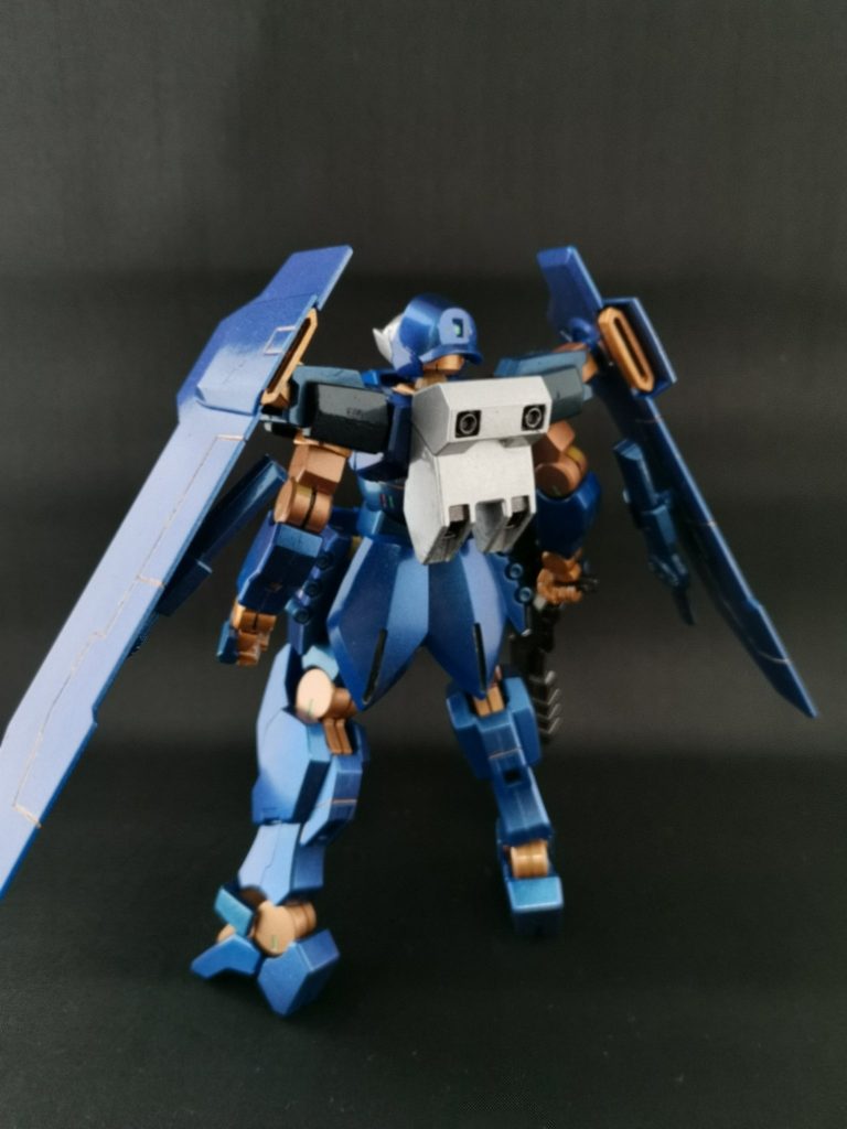 墨入れ部には水性カラーのゴールドとブラック、ライフルやバーニアには焼鉄色を使用しております