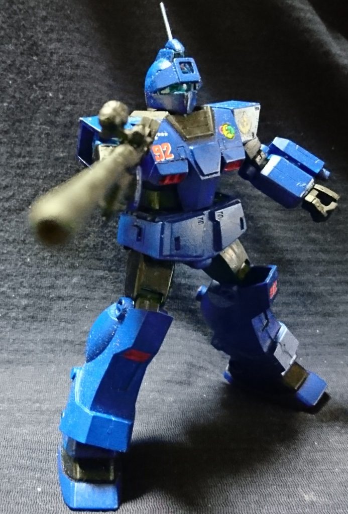 足
HGUCジム/ガンダムは足のマイナスモールドのとこに関節あるのでここだけ斬りだして接着 脛のとこかた切り離してスナカスの足アーマー内に接着することでわりと2個1しやすかったです