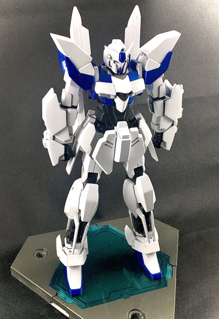 今回は設定は後付けで、本当は友達が黒いオリジナル改造の百万式作ってたので対抗したくて作りました
元のデルタカイは好きなんですが、ゴテゴテで肩がデカく腹は短く、脚部にボリュームがない感じを自分好みにしました
カラーも王道って感じで、最近このカラーにハマりつつあります
次は型枠から外れたようなの沢山作ってみたいです