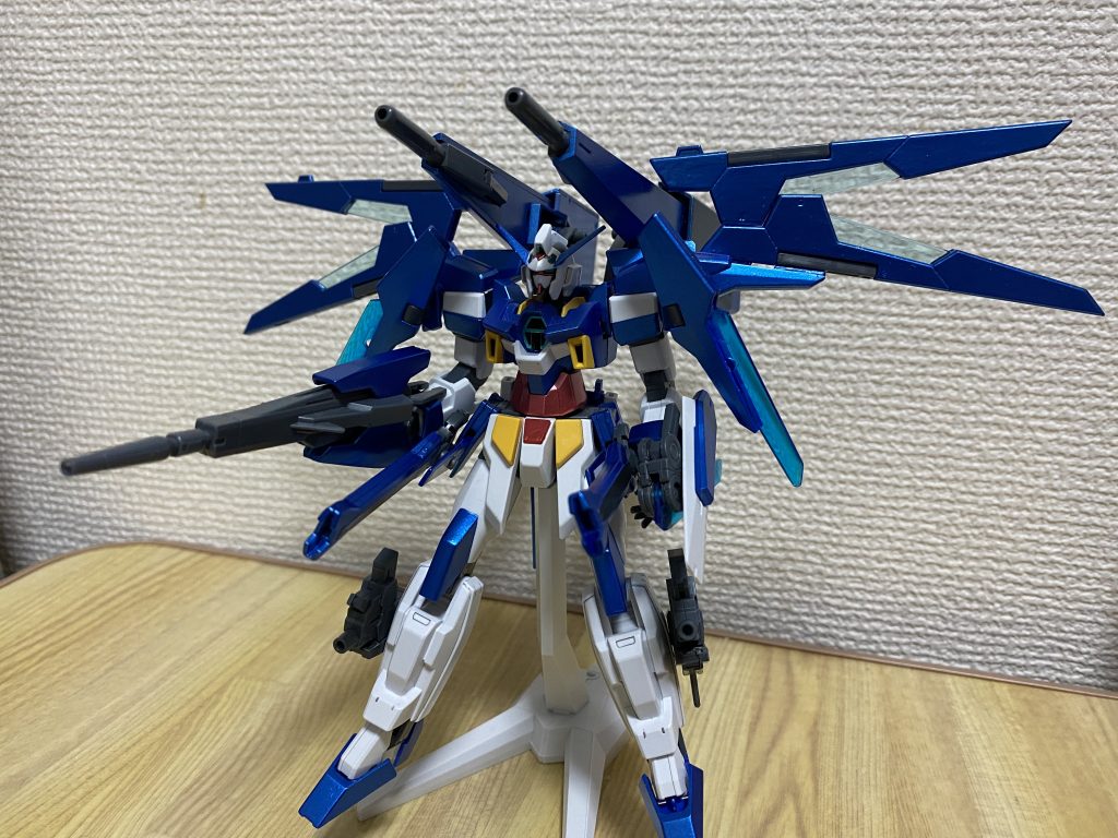 ライフル×1、ソードビット×2、ライフルビット×4、マシンガンビット×2、バックパックビーム×2、脚部カーフミサイル×2、サイドアーマービーム×2、ビームサーベル×2、実体剣×1
だいぶてんこ盛りになりました。