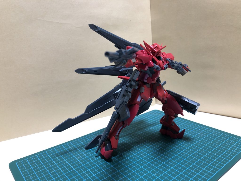 こんな感じでサブマシンガンを撃ちまくったり、たまにカービンと膝のミサイルを使います。