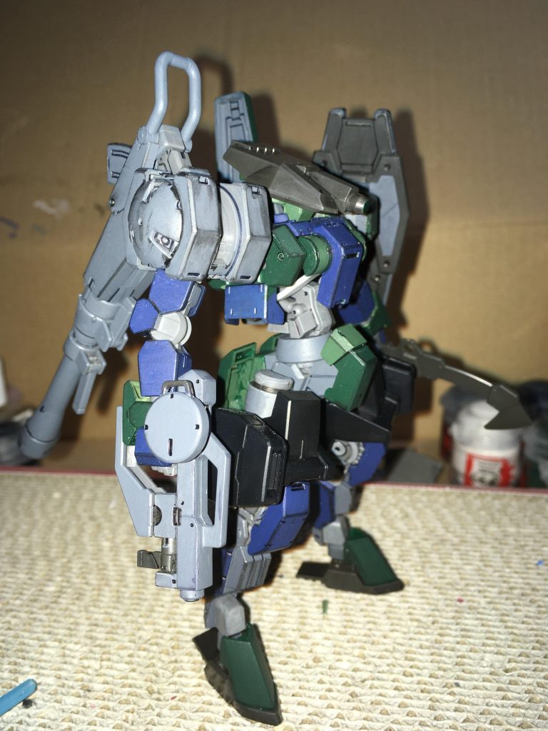 装備はショートライフル、バズーカ、ナイフ、左肩にグレイズシールド
です。