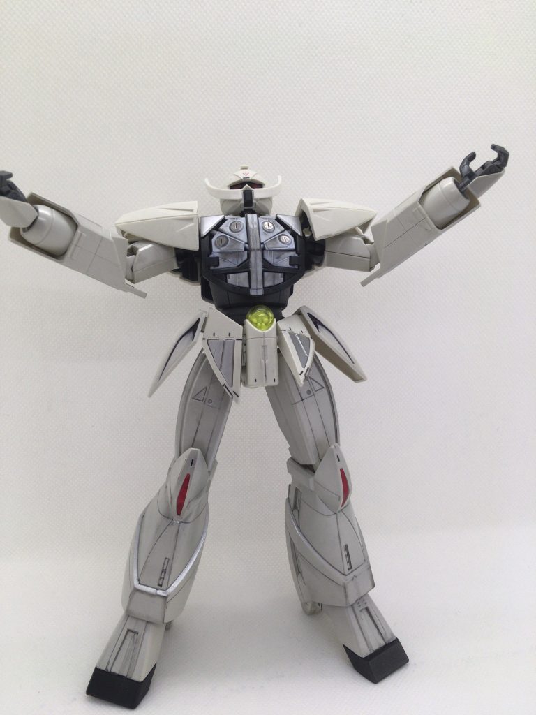 部分塗装、白いところには銀色を軽く吹いてあります。
胸の塗装ハゲをわざとする事で錆びれた感を出しています。