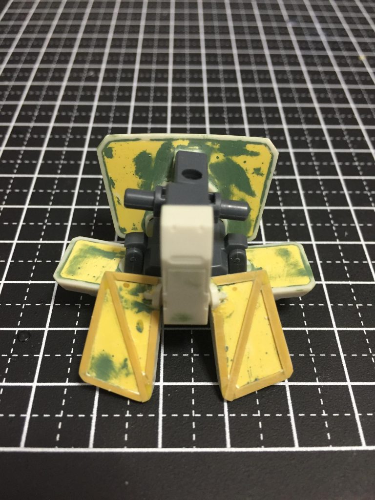 今回腰部アーマーの裏面ディテールを初めて作ってみました、プラ板で加工なかなか楽しいですね