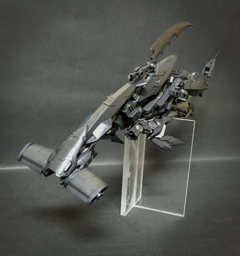 MA形態
水中における機動力を大幅に向上させるハンマーの別形態。
装甲の対水圧性能はそれ程高くないので深度の深い場所へ降りる事は出来ないが、水中において魚類のような旋回性能と速度を獲得した。
また頭部にあたる部位に高感度センサーとソナーを備えており高い索敵性能を持つ。