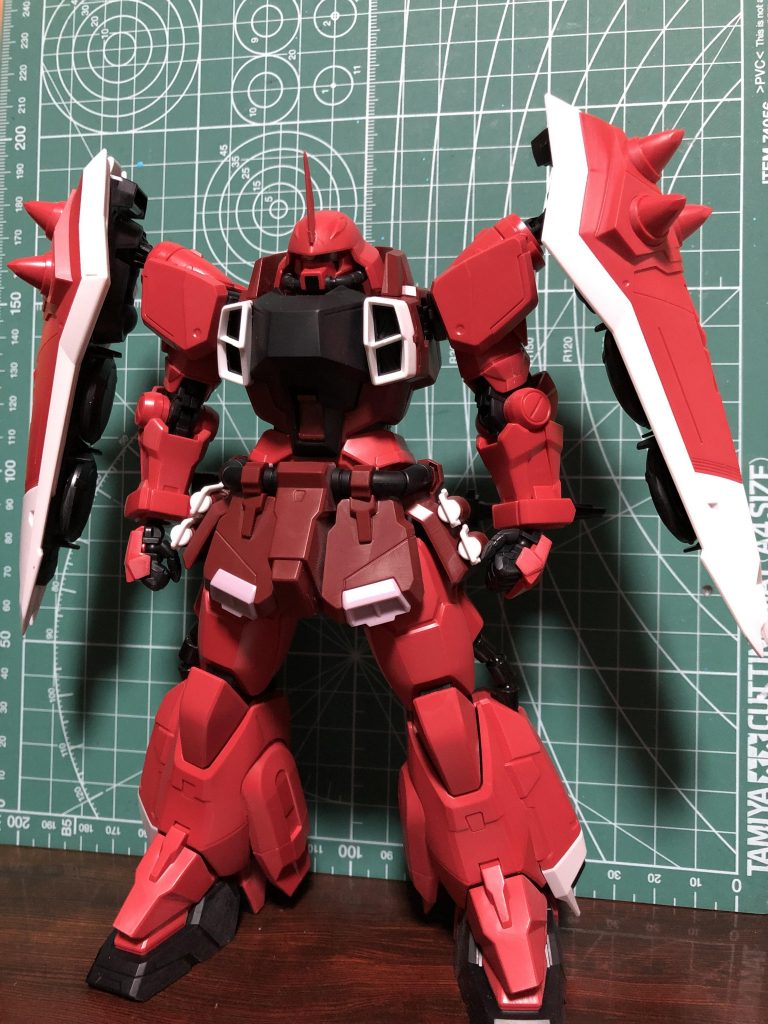 　もともとは間違ってあみあみとAmazonで一つずつ買ったMGガナザクをニコイチにしたのが始まりでしたｗ　この時はルナマリア専用ザクファントムで考えてました。