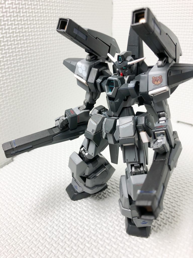 俯瞰図です。がっしりした機体なので、こうやって立たせるだけでも様になりますね。