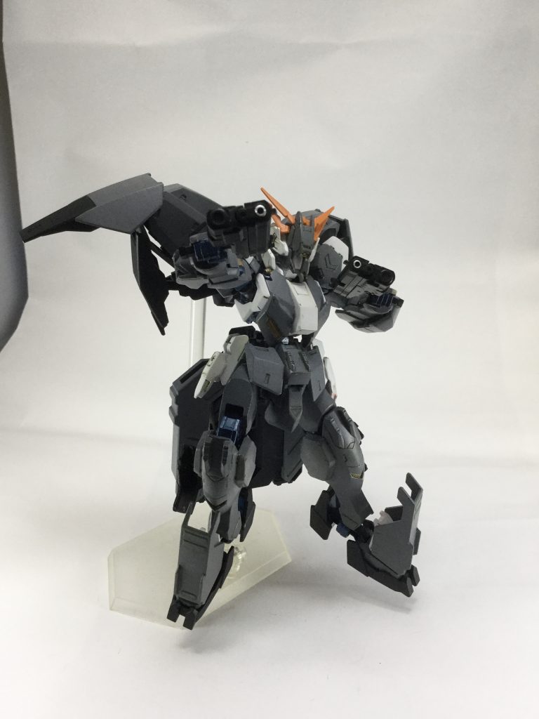 110mmハンドガン
グシオンリベイク・ザヴォデイーラ唯一の射撃武器
接近戦がメインのため主に相手の誘導や牽制目的で使用される。