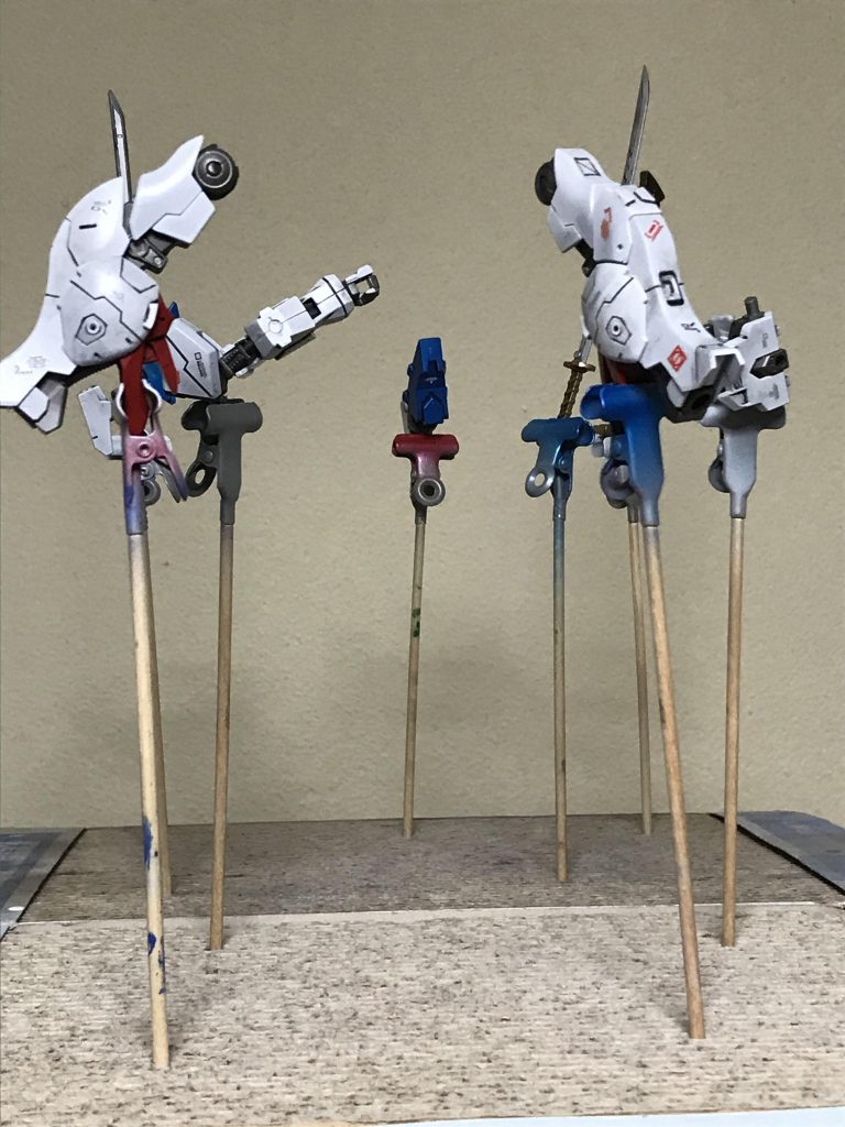つや消しトップコート吹き工程です。
半光沢スプレーで 吹きました。