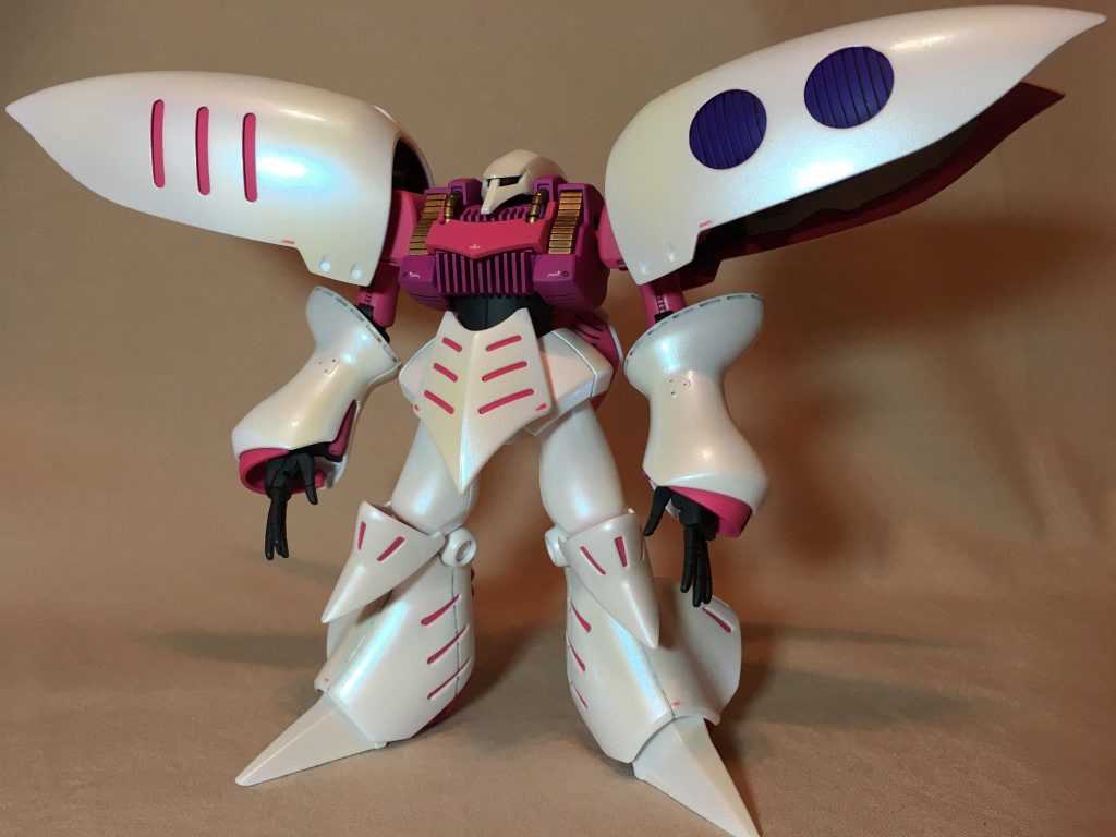 外装は、だいたい以下の順で塗装しました。
①白サフ
②パールシルバー
③クリアーホワイト
④ターコイズグリーン
⑤サファイアブルー
⑥クリアーコート
墨入れしてデカール後、厚めにクリアコートして2000番で水研ぎ、再び厚めにクリアコートしてコンパウンド、ワックスです。