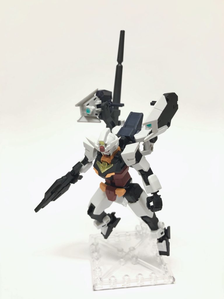 狙撃スタイル（空中）
補助アームでシールドカメラを高い位置へ持ち上げて広い視界を確保します
ビームキャノンもアームで側面に装着していつでも撃てるようにしています
主に空中・高所において戦う場合のスタイルです