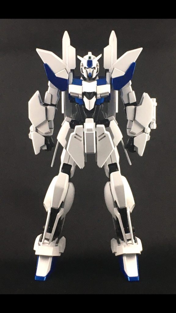 塗装しスミ入れして完成です!!
全体にホワイト、各所にメタリックブルーを吹きその上からつや消し、腰や首周りにシルバーを吹きました