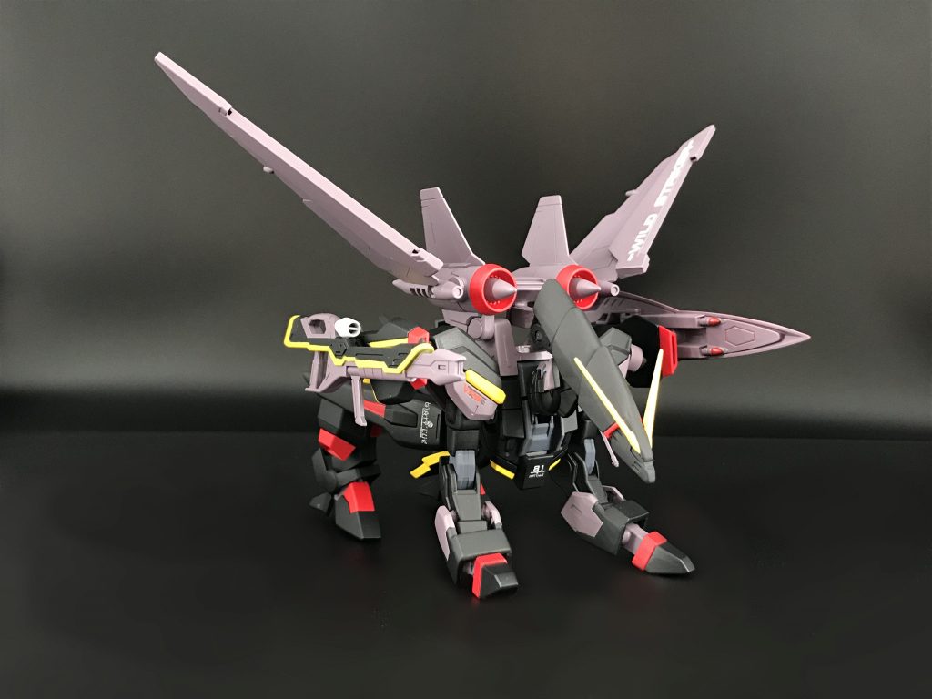 変形は元のガイアとは違い、デストロイガンダムのように腰の下から回転させて、腕に付けたガイアのパーツを前に出して四足獣に変形します。