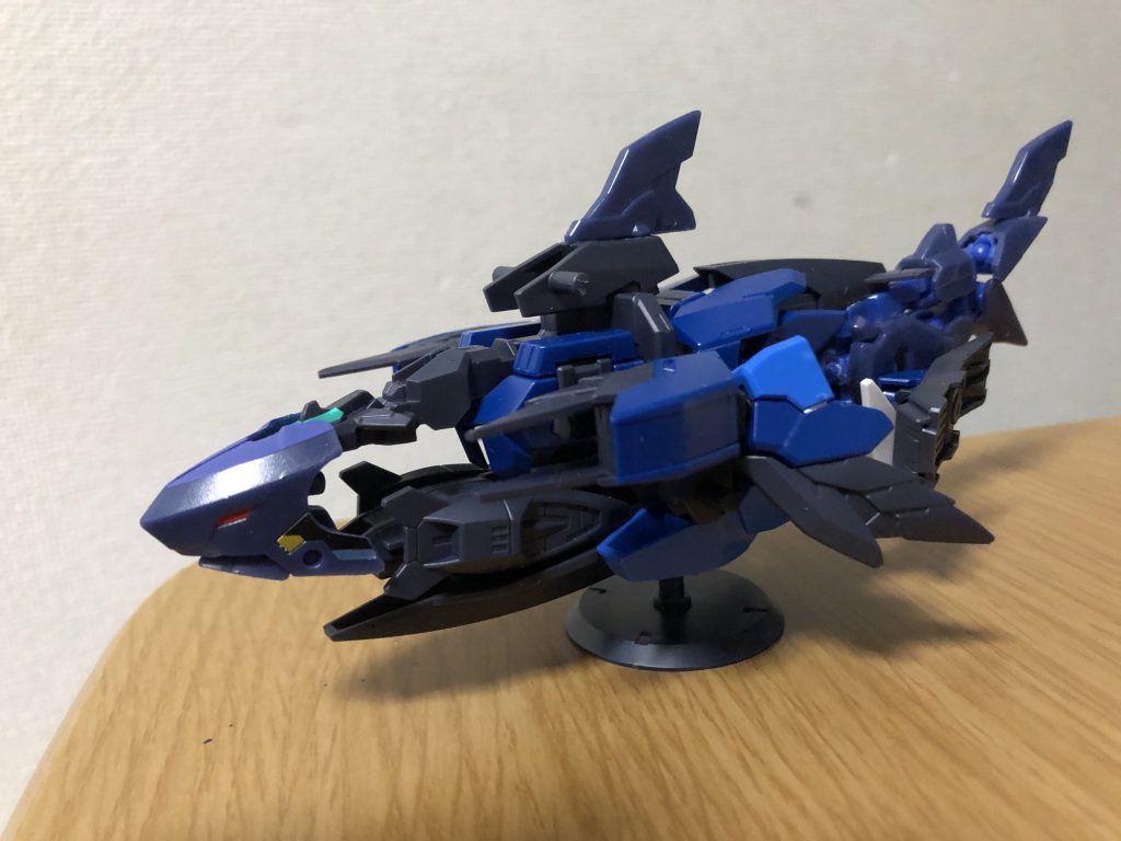 シャークアーマー
サメ型支援メカで、フィンブレードや魚雷で戦いをサポートします