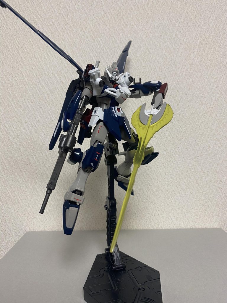 ウィングユニット&メガビームソードアックス展開状態。