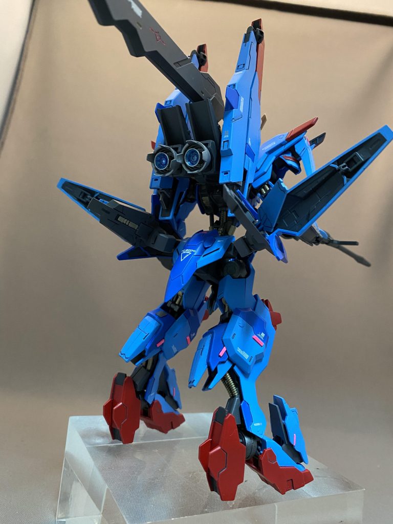 バックパックはコトブキ屋とプラ材で自作、バーニアは二重化してます。